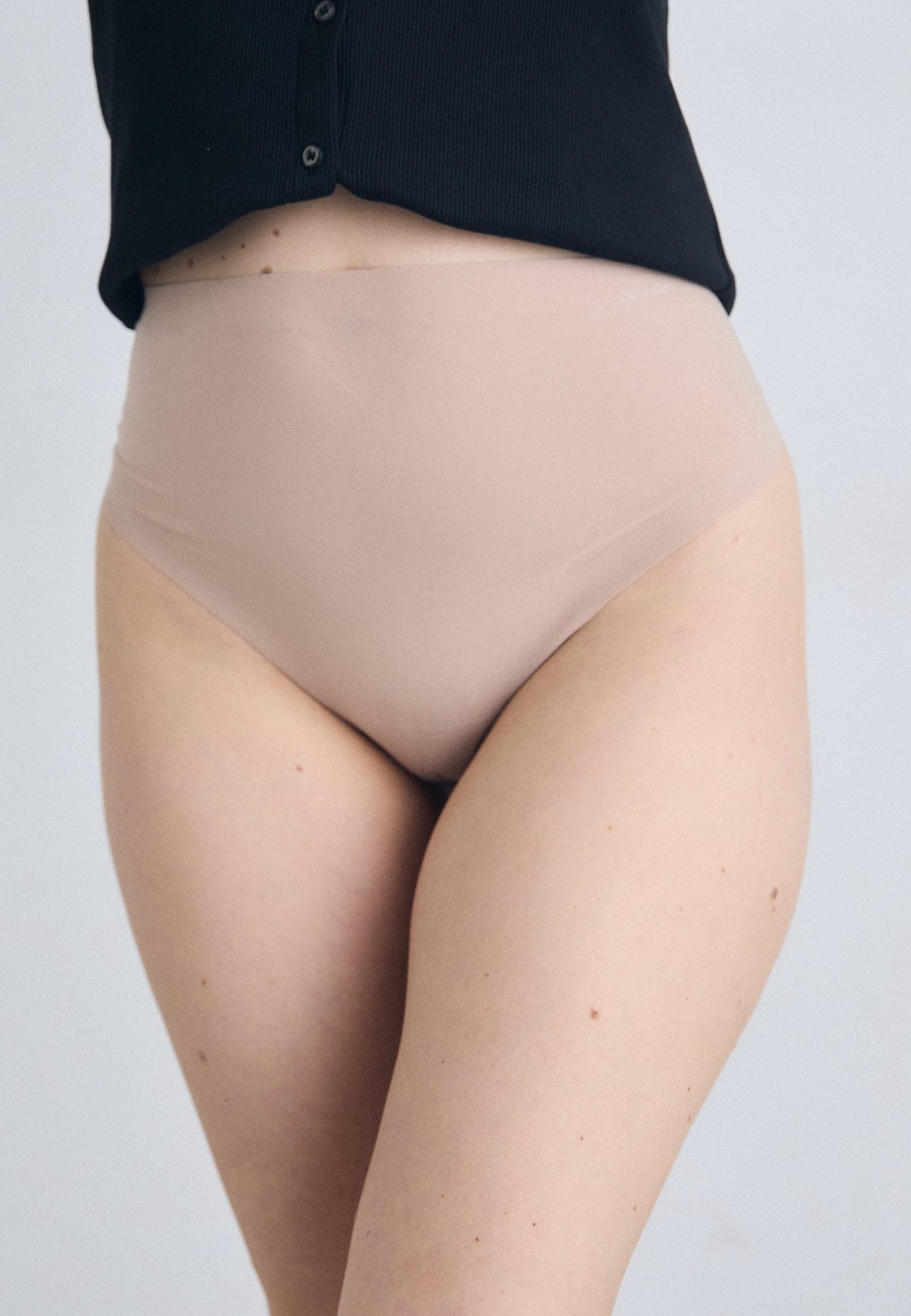 CALVIN KLEIN  TANGA  CONTROL  TIRO  ALTO   PIEL   LVOOQF8165 7NS  T.S